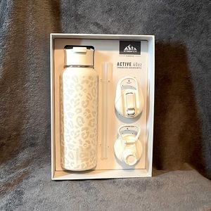 40oz white Cheetah print HydraPeak water bottle